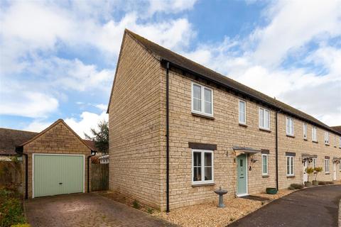 2 bedroom end of terrace house for sale, Hawthorn Drive, Bradwell Village, Nr Burford