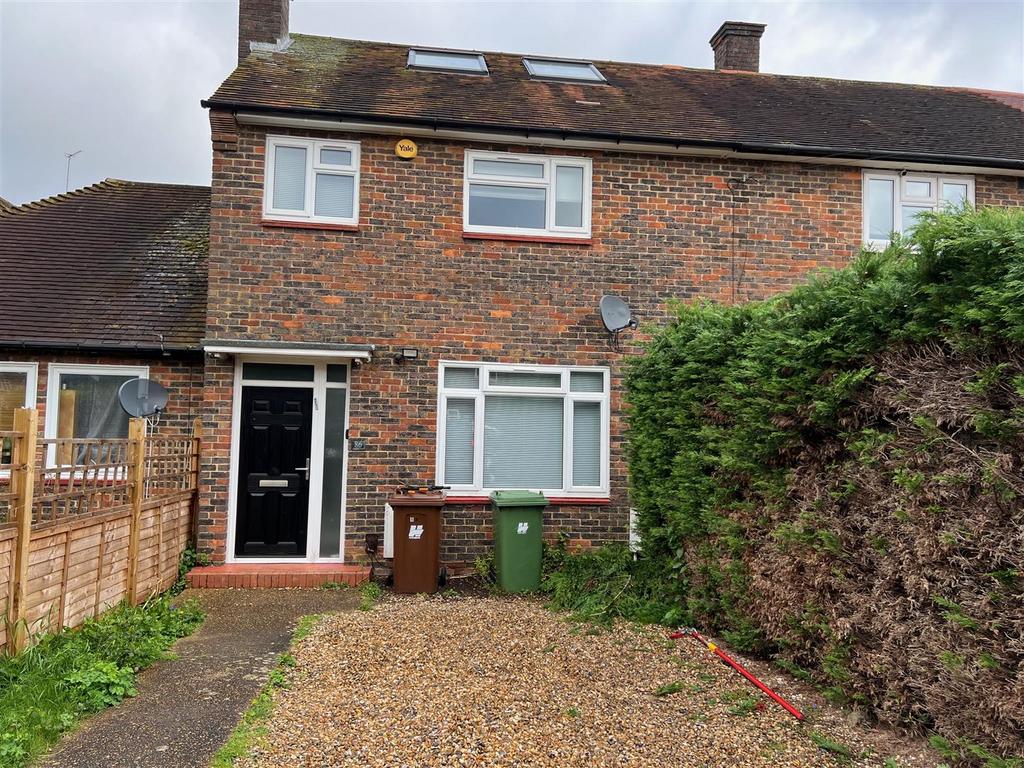 Linton Avenue, Borehamwood 4 bed terraced house £2,100 pcm (£485 pw)