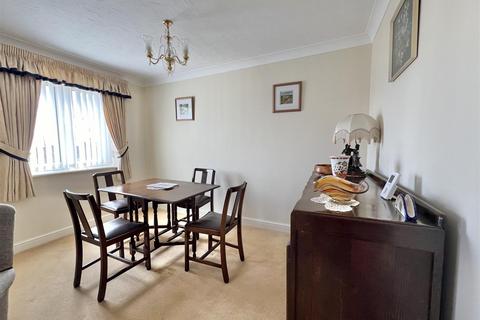 1 bedroom retirement property for sale, Maxime Court, Sketty, Swansea