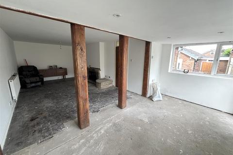37 Henhurst Ridge, Burton-on-trent, DE13 9TH