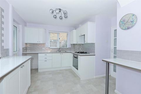 28 Ashwood Close, Worthing, BN11 2AF