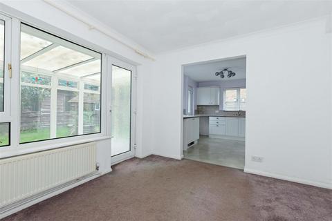 28 Ashwood Close, Worthing, BN11 2AF