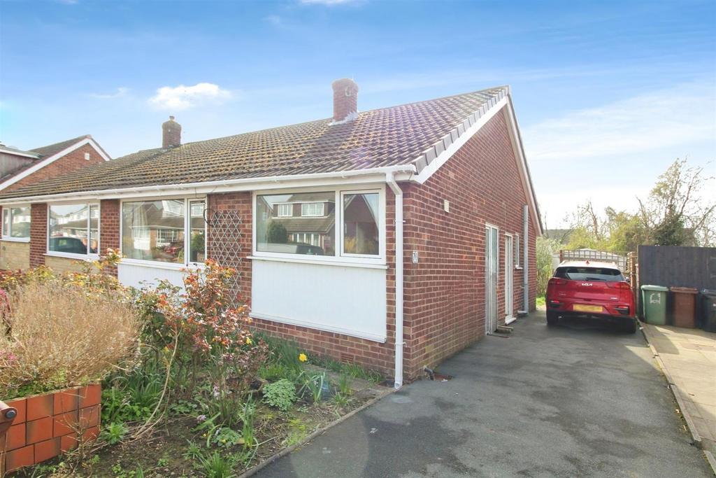Montague Crescent, Leeds LS25 2 bed semidetached bungalow for sale £