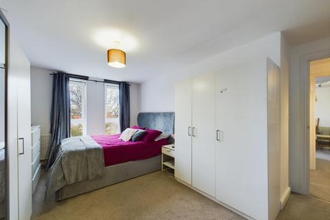 2 bedroom flat for sale, Commonwealth Drive, Crawley