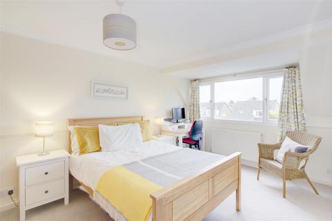 2 Brookside, Crudwell, Malmesbury, SN16 9EJ