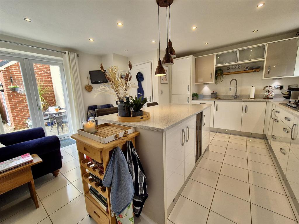 Dining kitchen