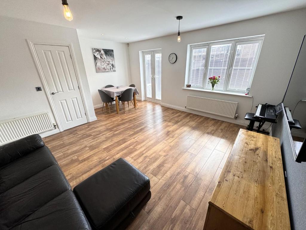 Lounge/dining