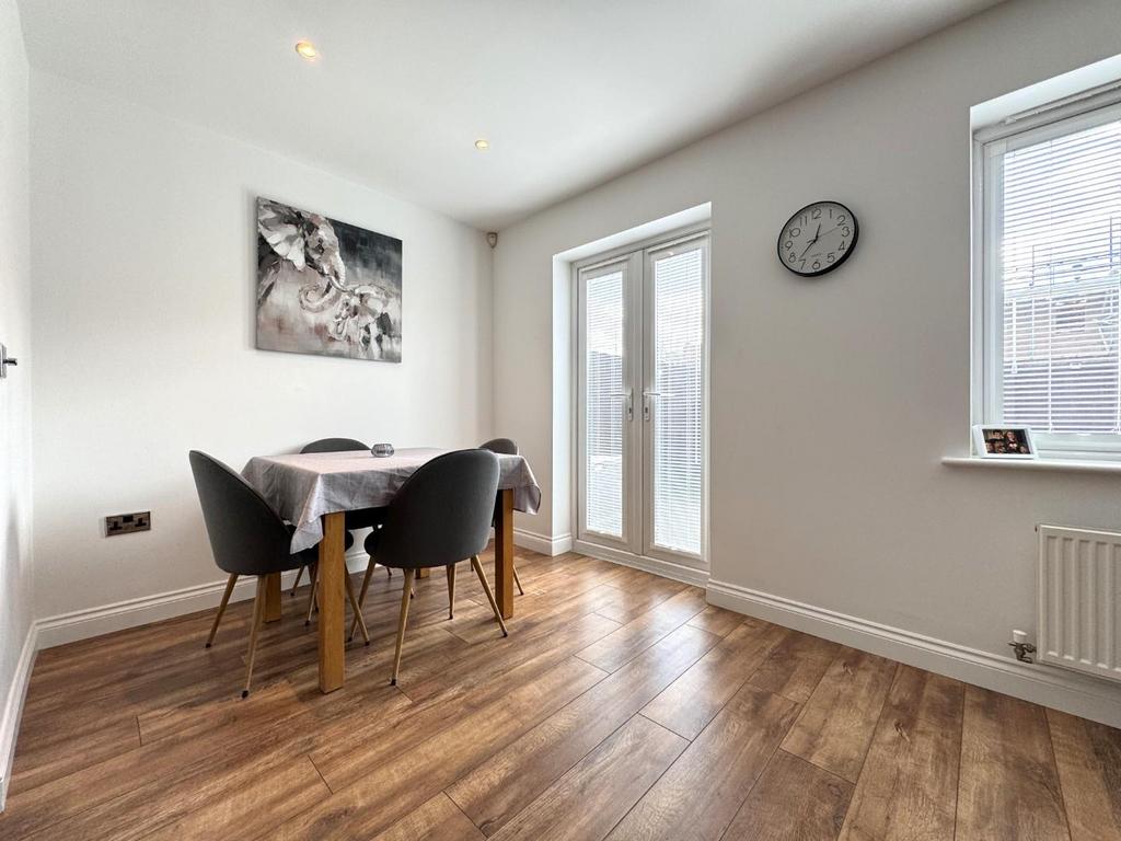 Lounge/dining