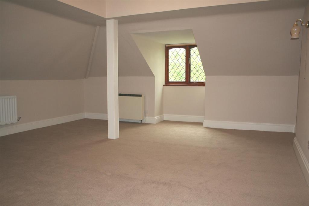 Summerfieldlodge,bed2.JPG