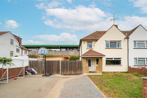 4 bedroom semi-detached house for sale, Chilham Close, Perivale