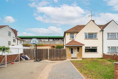 9 Chilham Close, Perivale, Greenford, UB6 8AR