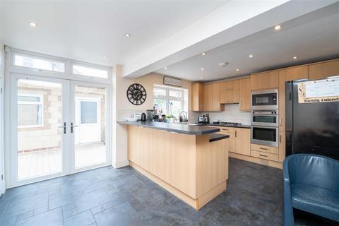 9 Chilham Close, Perivale, Greenford, UB6 8AR