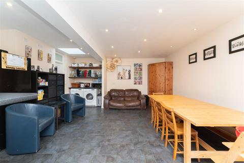 9 Chilham Close, Perivale, Greenford, UB6 8AR
