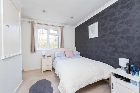 6 Alderwood, Chineham, Basingstoke, RG24 8TU