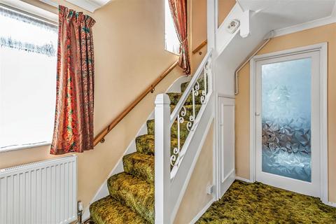 65 Berry Meade, Ashtead, KT21 1SF