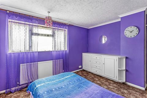 65 Berry Meade, Ashtead, KT21 1SF