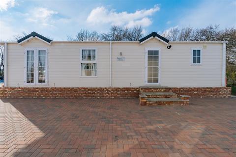 2 bedroom mobile home for sale, Old Willow Close, London