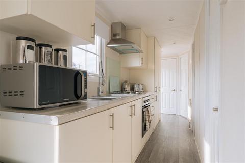 2 bedroom mobile home for sale, Old Willow Close, London