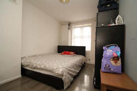 1 bedroom flat for sale, Sutton Street, London