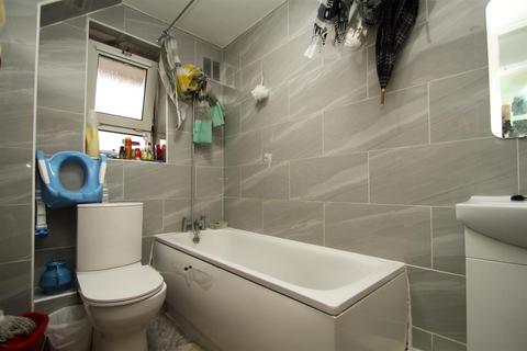 1 bedroom flat for sale, Sutton Street, London