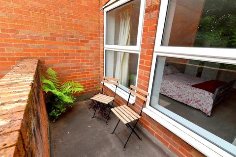 99 Jacoby Place, Edgbaston, Birmingham, B5 7UW