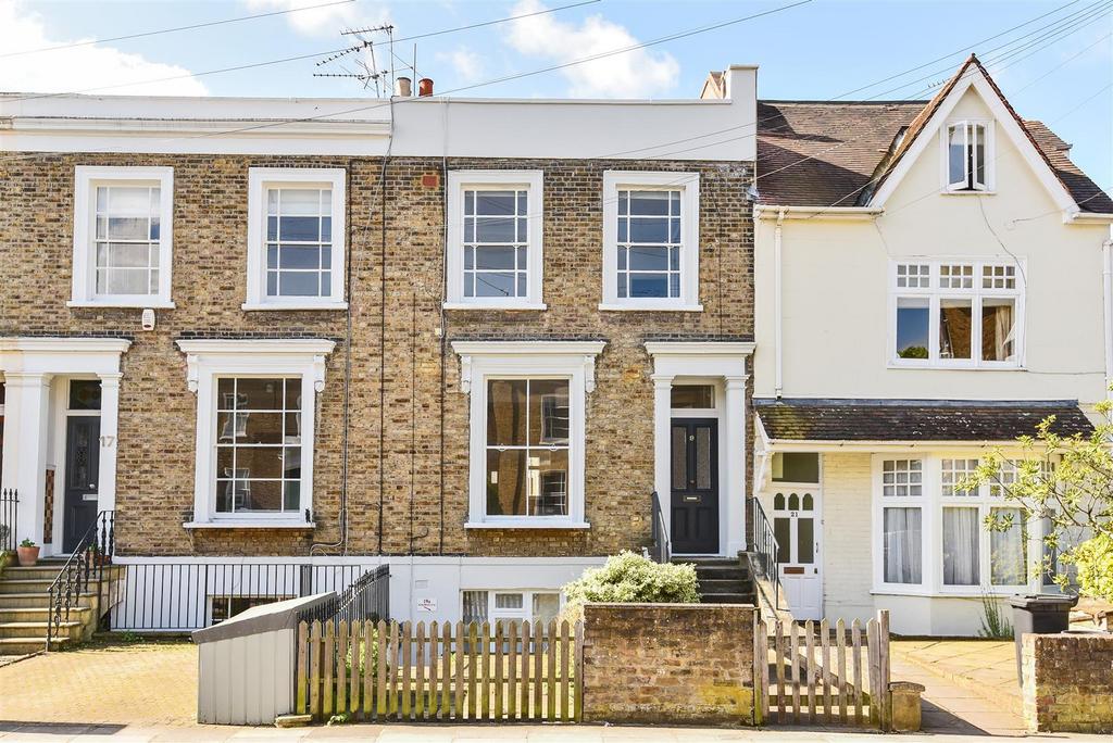St. Leonards Road, East Sheen, SW14 2 bed flat for sale £585,000