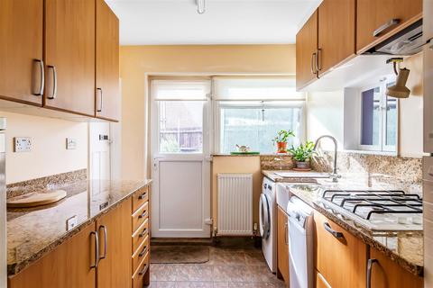 33 Horsley Close, Epsom, KT19 8HB