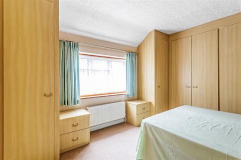 33 Horsley Close, Epsom, KT19 8HB