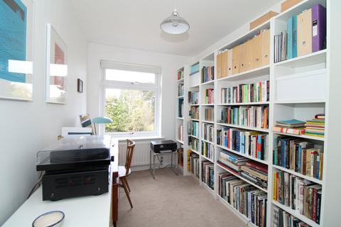27c Kechill Gardens, Bromley, BR2 7NG