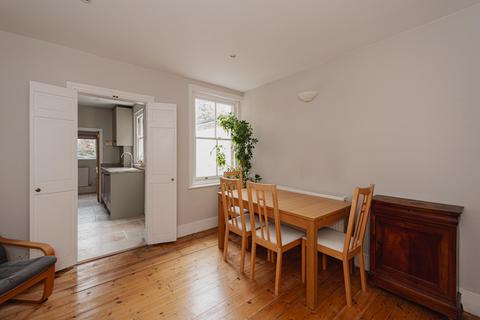 100 Church Side, Epsom, KT18 7SY
