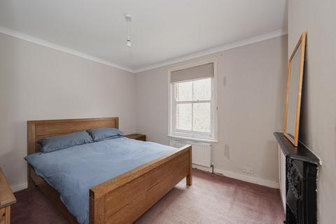 100 Church Side, Epsom, KT18 7SY
