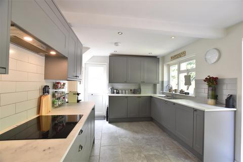2 bedroom semi-detached house for sale, Dale View, Epsom KT18