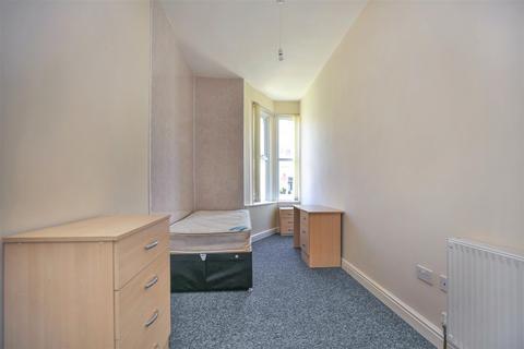 3 bedroom flat to rent, Brighton Grove, Newcastle Upon Tyne NE4