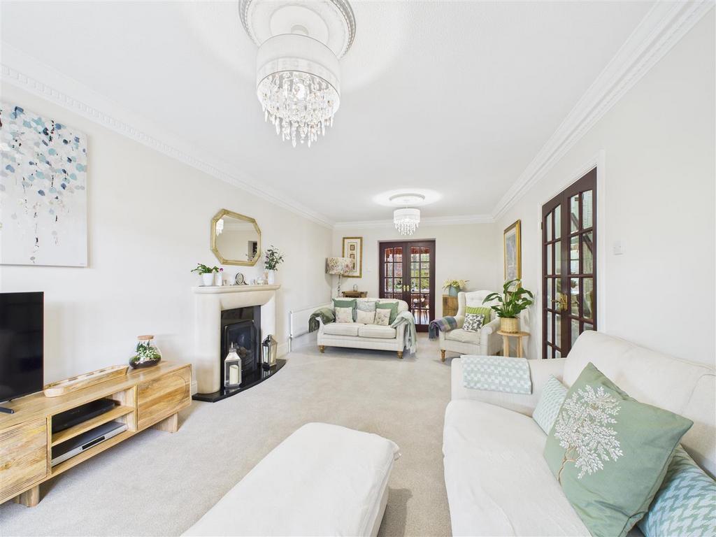 CAM03303 G0-PR0241-STILL005.jpg