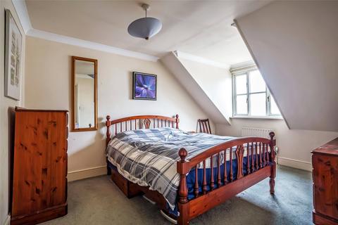 3 bedroom flat for sale, Horsham Road, Dorking, Surrey, RH4