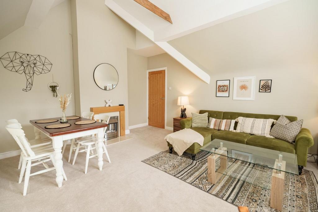 Rutland Drive, Harrogate HG1 2 bed apartment for sale £300,000