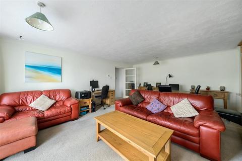 2 bedroom apartment for sale, Hook Road, Surbiton