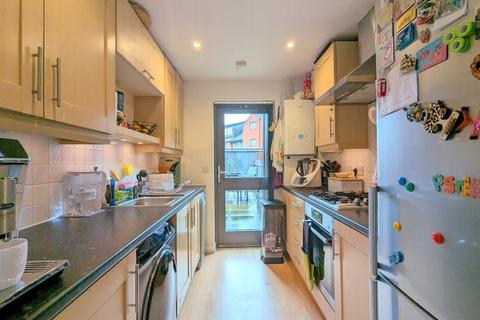 2 bedroom flat for sale, Lewin Terrace, Feltham, TW14