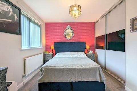 2 bedroom flat for sale, Lewin Terrace, Feltham, TW14