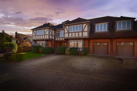 7 bedroom detached house for sale, Briarswood, Goffs Oak EN7