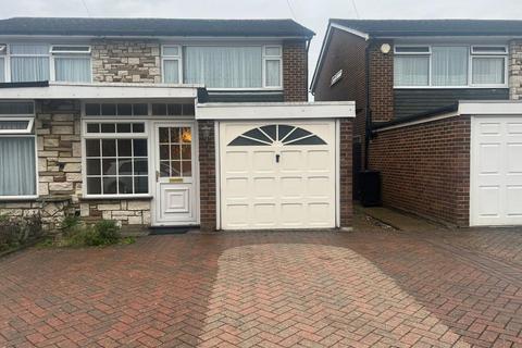 3 bedroom end of terrace house to rent, 3 Bedroom House For Rent Walnut Tree Close, Cheshunt, Waltham Cross