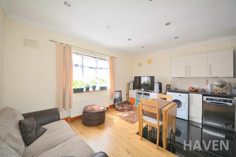 1 bedroom flat to rent, Mays Lane, Barnet, EN5