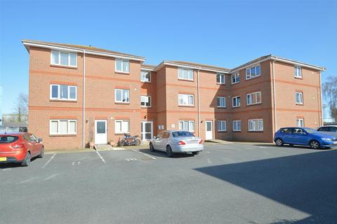 2 bedroom property for sale, CLOSE TO LOCAL AMENITIES * SANDOWN