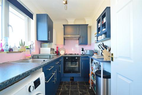 2 bedroom property for sale, CLOSE TO LOCAL AMENITIES * SANDOWN
