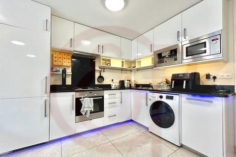 2 bedroom flat to rent, Wood Lane, White Cirty, W12