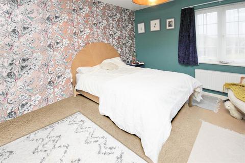 2 bedroom flat for sale, Redgrave Court, Wellingborough NN8