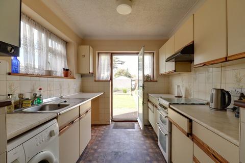 8 Blake Close, Rainham, RM13 8TA