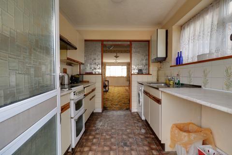 8 Blake Close, Rainham, RM13 8TA
