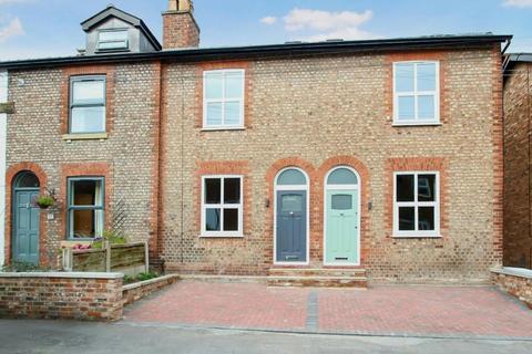 3 bedroom terraced house to rent, Priory Street, Bowdon
