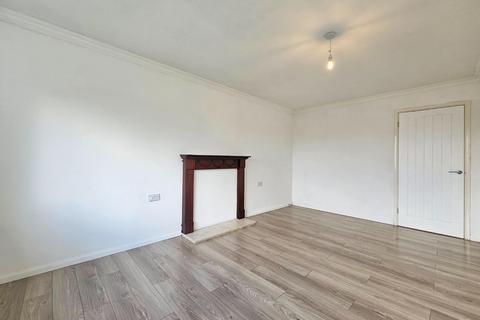 2 bedroom apartment to rent, Tarbolton Crescent, Hale